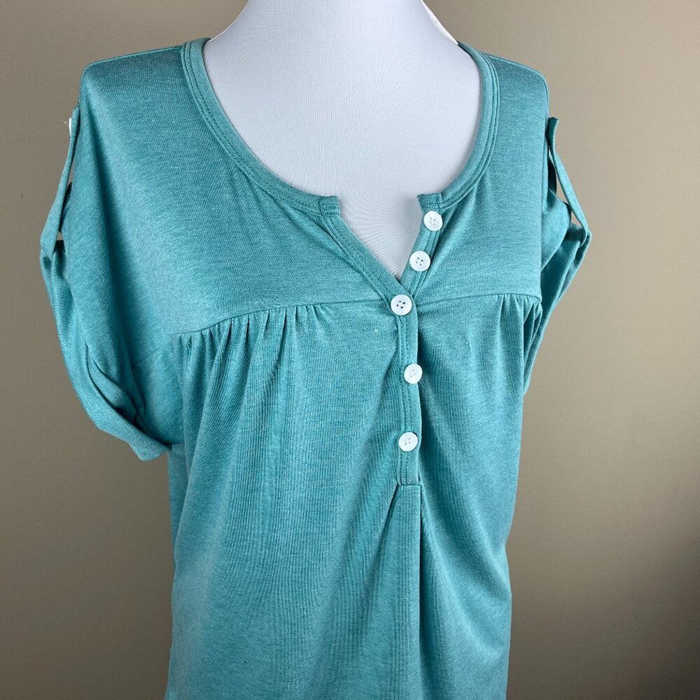 Elizabeth Kelly NWT Short Sleeve Blouse Size XL Green,V-neck Partial Button Down